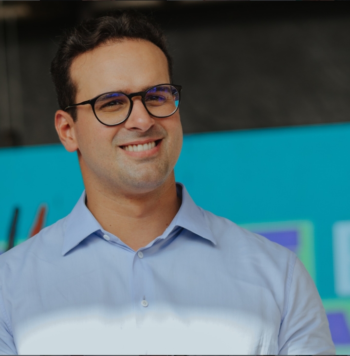 Lucas Ribeiro sobe nas pesquisas e diferença com Cícero Lucena cai para 5,7 pontos na disputa pelo Governo da Paraíba