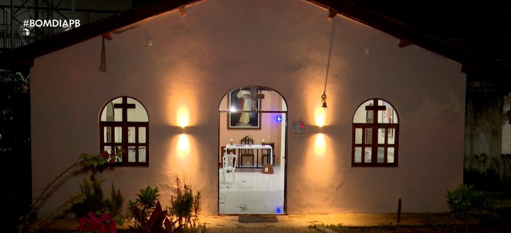 Criminosos invadem santuário, fazem 20 fiéis de reféns e sequestram diácono em Campina Grande